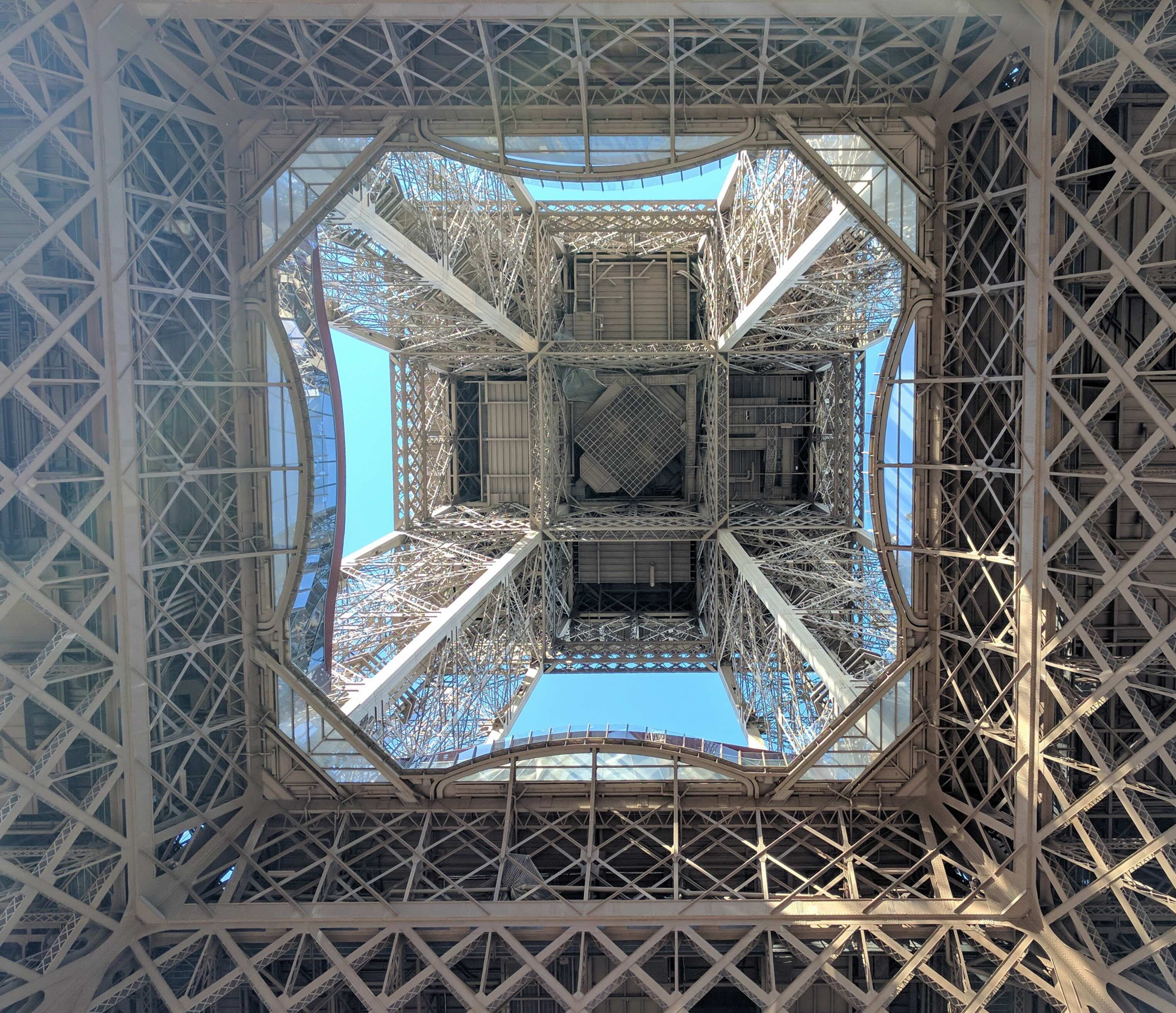 Land in Paris - 4